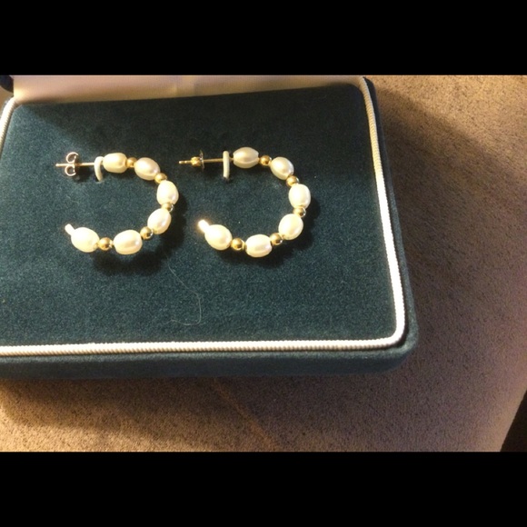 NWOT Pearl Earrings - Picture 1 of 2
